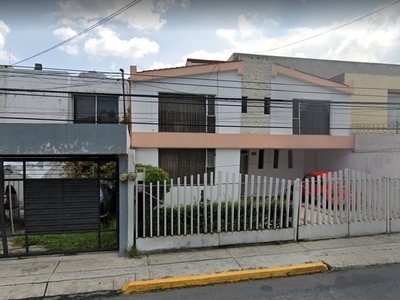 Casa En Venta De Recuperación Bancaria En Morelos Primera Secc, Toluca De Lerdo, Edomex. Fjma17