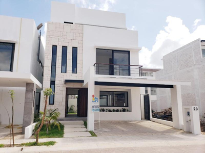 Casa Sola En Venta En Residencial Río, Benito Juárez, Quintana Roo