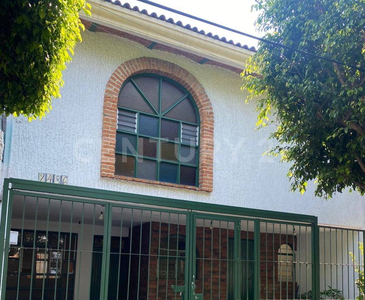 Se Renta Casa Sobre Av Isla Raza, Guadalajara,jalisco