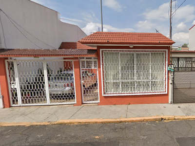 Casa en venta Avenida De Las Nubes, Tlalnepantla De Baz, Estado De México, México