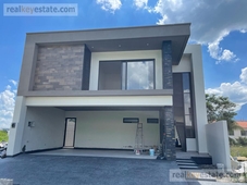 Doomos. Casa en Venta Valle de Cristal en Carretera Nacional, Monterrey, N. L.