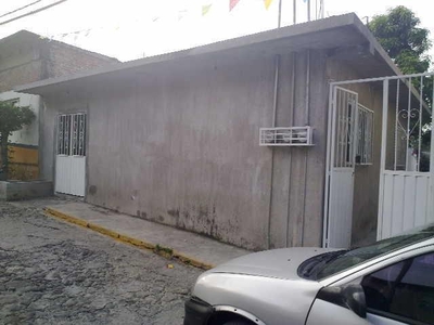 casa sola en col. 3 de mayo