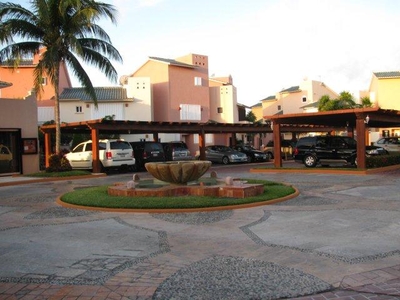 Villa en venta en Cancun en Isla Dorada zona hotelera