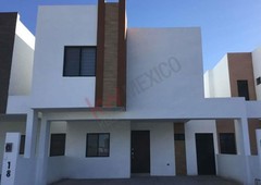Casa en Venta en Torreón Coahuila. ¡La casa frente al parque que buscas! Excelente ubicación cercana al Aeropuerto, Bosque Urbano, Juan Pablo II y Periférico