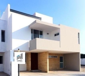 Casas en renta - 206m2 - 4 recámaras - Santiago de Querétaro - $38,000