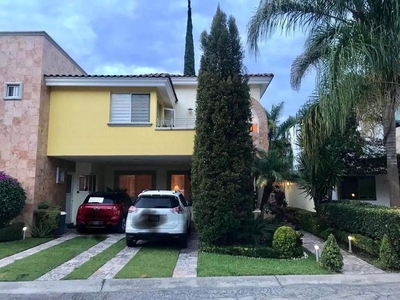 Casas en renta - 312m2 - 3 recámaras - Valle Real - $58,000