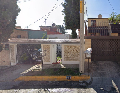 Casa En Los Pirules, Tlalnepantla. Remate Bancario.