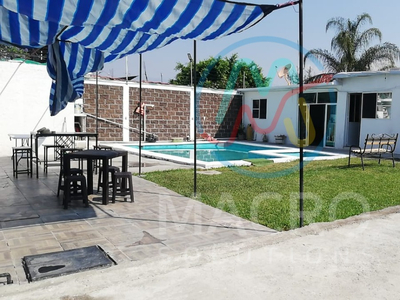 En Venta Casa Con Amplio Jardín Y Alberca En Col. Tehuixtlera En Yautepec