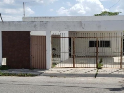 Casa céntrica ubicación cerca de Avenidas y comercios Mérida Yucatán de remate