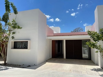 Casa de 1 Planta en Venta en Mérida, Yucatán en Privada en Cholul.