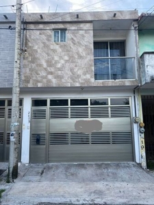 Casa de 3 recamaras en venta en la Colonia Revolución, Boca del Río, Veracruz.