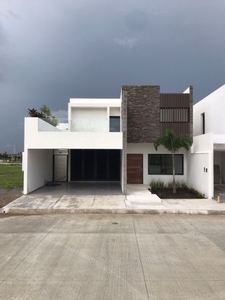 Casa en lomas del dorado con recamara en pb