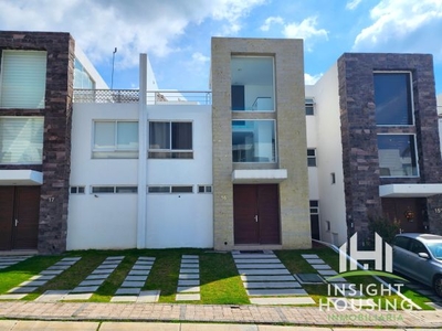 CASA EN VENTA CON 3 RECAMARAS Y ROOF GARDEN EN LOMAS DE ANGELOPOLIS PUEBLA