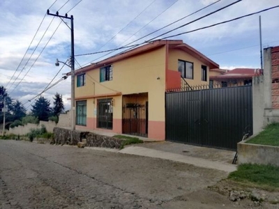 CASA EN VENTA CON TERRENO EXTENSO, OPORTUNIDAD ÚNICA