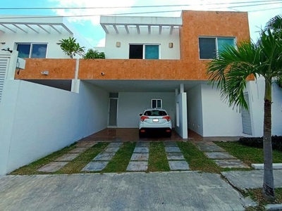 Casa en venta de 3 habitaciones y alberca, en la Colonia México Norte, Mérida.