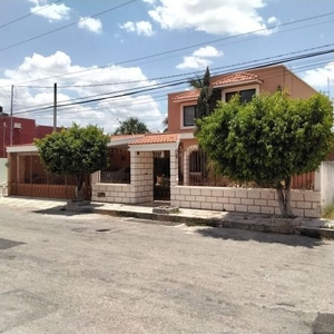 Casa en venta de 4 recámaras, Jardines de Vista Alegre Mérida Yucatán