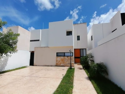 CASA EN VENTA DENTRO DE PRIVADA EN CHOLUL, MÉRIDA, YUCATÁN