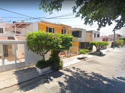 CASA EN VENTA EN JARDINES DE LA PAZ, GDL-JAL