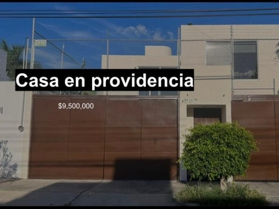 CASA EN VENTA EN PROVIDENCIA, CERCA DE BOSQUE DE LOS COLOMOS