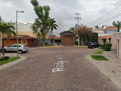 CASA EN VENTA en Rinconada Santa Rita, Guadalajara!!!