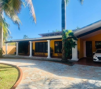 Casa en venta en Temozón norte Mérida con amplio terreno