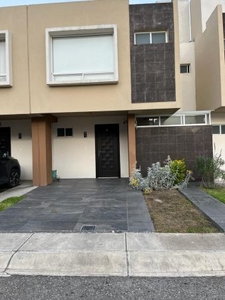 Casa en Venta en Toluca Cerca del Aeropuerto Fraccionamiento Arboledas