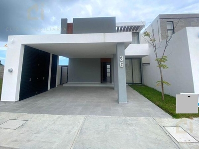 Casa en Venta en Veracruz, Fracc. Lomas del Dorado, Seguridad, Terraza, Jardín y Home Office