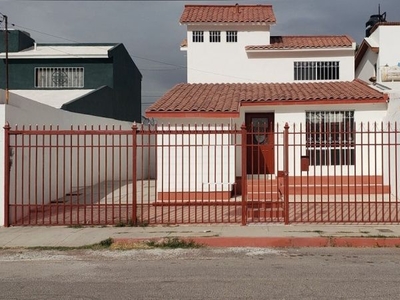 Casa en Venta Frente a Parque, con Recámara en P.B.