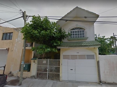 Casa habitacion de dos niveles en Veracruz, REMATE BANCARIO. NO creditos.