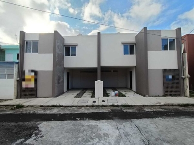 Casas nuevas de 3 recámaras en Col. Ruíz Cortines. Cerca de Av. Miguel Alemán