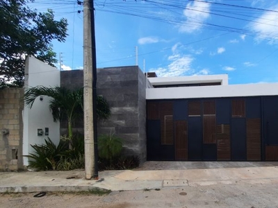 En venta casa en Cholul con recamara en planta baja, Mérida Yucatán.