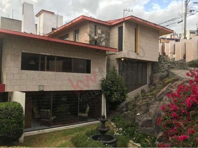 Excelente casa en venta en lomas Altas ideal para inversión perfecta para notarias , clínica, escuelas , laboratorios ,muy cerca del centro de Toluca estado de México