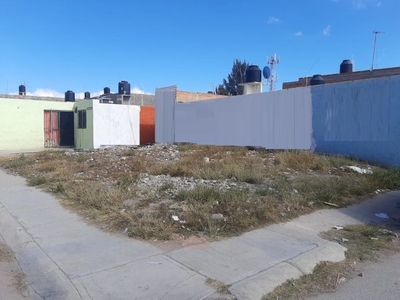 ¡Excelente terreno en los SILOS en esquina y frente a área verde!