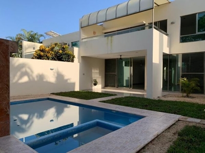 Hermosa Casa en Montebello en Venta