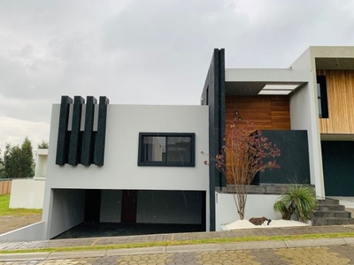 RESIDENCIA EN VENTA CON ACABADOS DE LUJO EN UNO DE LOS MEJORES CLUSTERS DE LOMAS