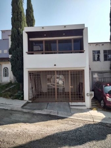 SE VENDE CASA EN LOMAS DE LA MAESTRANZA