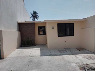 SE VENDE LINDA CASA EN INFONAVIT LAS VEGAS, BOCA DEL RIO VER.