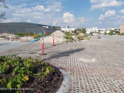 Terreno en privada con vigilancia cerca de plaza paseo Qro.