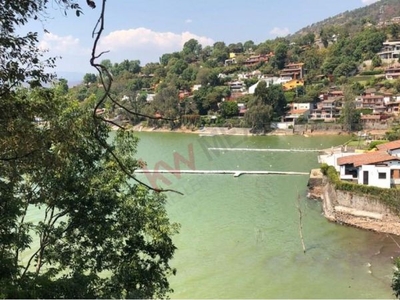 TERRENO EN VENTA CON ACCESO Y VISTA AL LAGO EN VALLE DE BRAVO EN LA ZONA DE AVANDARO