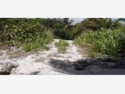 Terreno en Venta en El Edo de Quintana Roo, cerca de Playa del Carmén, 11.3 hectáreas FRENTE AL MAR