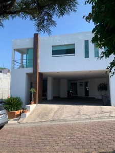 Venta de residencia en Lomas de las américas Sur con 400 m2 de terreno