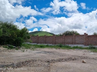 Venta Terreno Altozano con Alberca y Club Deportivo Querétaro 23-1921