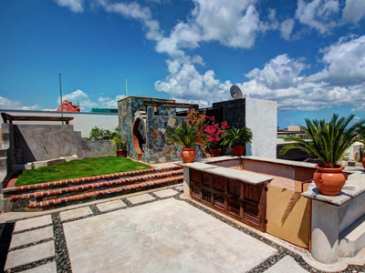 18 Bedroom Hotel & Restaurant For Sale On 5th Avenue - Playa Centro