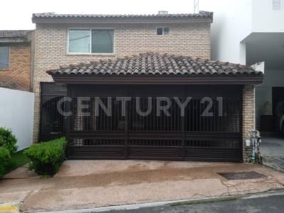 CASA EN RENTA EN BOSQUES DEL VALLE, SAN PEDRO GARZA GARCÍA, N.L.