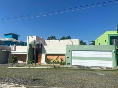 Casa en Renta en Residencial Esmeralda, Colima