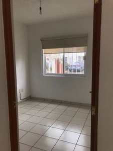 Casa Totalmente Encortinada Con Cortinas Enrrollables Mosquiteros En Todas Las Ventanas Y Protecciones De Seguridad Casa En Excelentes Condicones De Mantenimiento