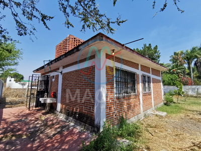 En Venta Casa En Fracc. El Venadito Con Amplio Jardin Y Alberca