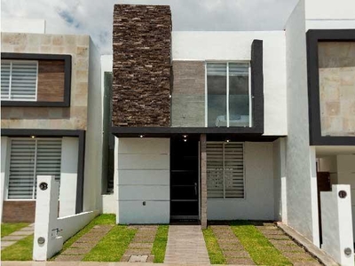 Bonita Casa en venta, en condominio privado, en San Isidro Juriquilla, Querétaro.007 078