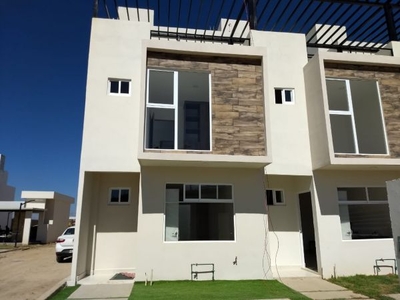 CASA EN VENTA EN CORONANGO