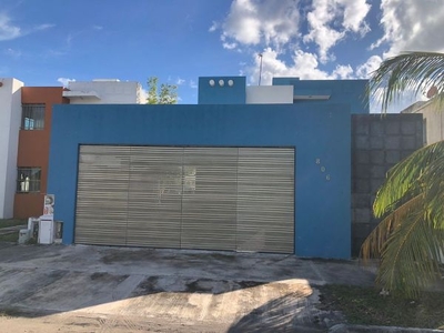 Casa en venta en los Heroes Yucatan, dos plantas